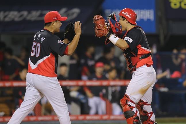 2022년 KIA 타이거즈 시절의 장현식(왼쪽)과 박동원. /사진=KIA 타이거즈 제공