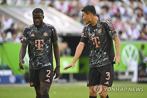 스카이스포츠 독일이 13일(한국시간) 김민재와 다요 우파메카노가 뮌헨 수비진에 안정감을 줬다며 6년 만에 나온 진기록을 소개했다. 매체는 뱅상 콤파니 체제에서 뮌헨은 분데스리가 4경기 연속 무실점 기록을 6년 만에 처음으로 달성했다. 우파메카노와 김민재의 강력한 수비 덕분이라고 보도했다. 연합뉴스