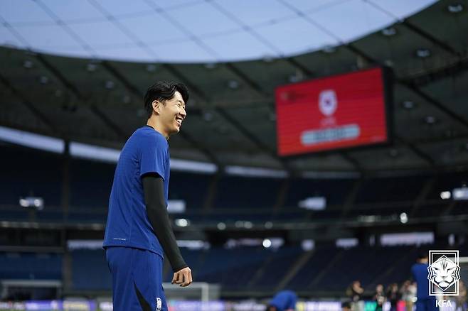쿠웨이트에서 적응 훈련 중인 손흥민(대한축구협회 제공)