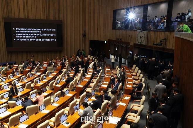 지난달 4일 오후 서울 여의도 국회 본청에서 열린 국회 본회의에서 이른바 '김건희 특검법', '채상병 특검법', '지역화폐법'의 재표결이 진행되고 있다. ⓒ데일리안 홍금표 기자