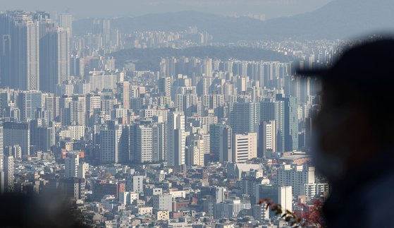 8일 서울 남산에서 바라본 서울 아파트 모습. 뉴시스