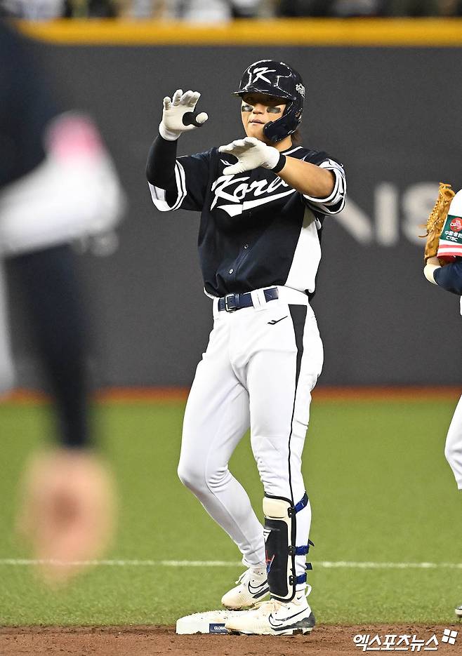 대표팀 내야수 김도영은 13일 타이베이 타이베이돔에서 열린 '2024 세계야구소프트볼연맹(WBSC) 프리미어12' 조별리그 B조 첫 경기 대만전에서 3번타자 3루수로 선발 출전했다. 4회초 대표팀 타선을 깨우는 1타점 2루타를 때려 공격에 활력을 불어넣었다. 타이베이(대만), 박지영 기자