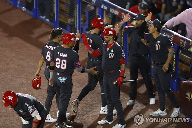 14일 네덜란드전에서 득점 후 기뻐하는 멕시코 선수들.  [EPA=연합뉴스]