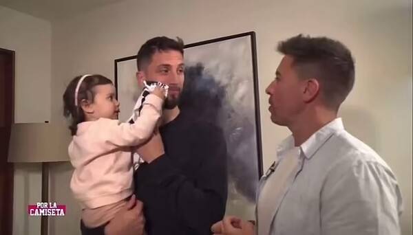 사진=트리뷰나.&nbsp;손흥민을&nbsp;향한&nbsp;인종차별&nbsp;발언으로&nbsp;징계&nbsp;위기에&nbsp;놓인&nbsp;로드리고&nbsp;벤탄쿠르가&nbsp;자신의&nbsp;심경을&nbsp;전했다.영국&nbsp;'스카이&nbsp;스포츠'는&nbsp;15일(한국시간)&nbsp;“벤탄쿠르는&nbsp;지난&nbsp;우루과이&nbsp;TV쇼에서&nbsp;팀&nbsp;동료&nbsp;손흥민을&nbsp;향한&nbsp;인종차별적&nbsp;발언으로&nbsp;인해&nbsp;장기&nbsp;출장&nbsp;금지&nbsp;징계를&nbsp;받을&nbsp;것을&nbsp;예상하고&nbsp;있다”고&nbsp;보도했다.&nbsp;벤탄쿠르는&nbsp;“에이전트를&nbsp;통해&nbsp;징계&nbsp;통보가&nbsp;있을&nbsp;거라&nbsp;전해&nbsp;들었다.&nbsp;지금까지&nbsp;클럽에서&nbsp;연락은&nbsp;따로&nbsp;없었다.&nbsp;아마&nbsp;어느&nbsp;정도&nbsp;어떻게&nbsp;될지는&nbsp;알고&nbsp;있다.&nbsp;일단&nbsp;대표팀에서&nbsp;차분해지고&nbsp;싶다.&nbsp;언제&nbsp;돌아갈지&nbsp;봐야&nbsp;한다”고&nbsp;이야기했다.