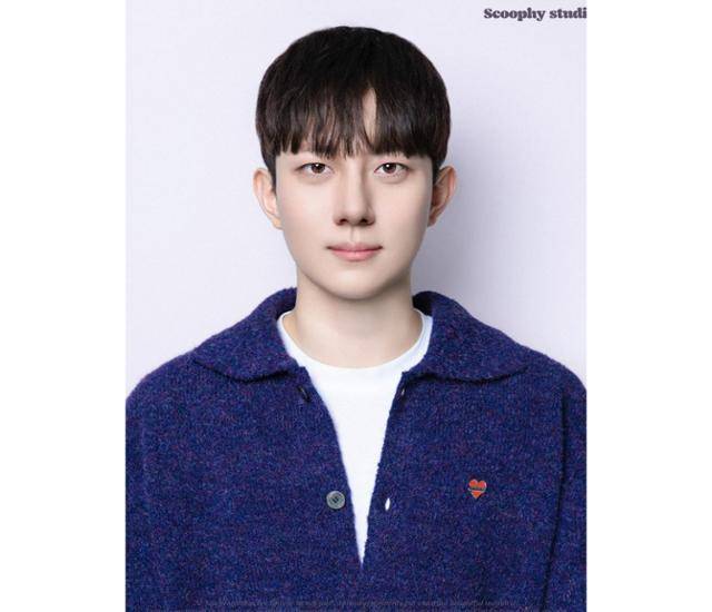 수년 전부터 혜성처럼 등장한 'MZ 게이' 김똘똘은 특유의 긍정적인 마음가짐과 책임감으로 행보를 이어나가고 있다. 유튜브에서 각종 웹예능을 섭렵, 넷플릭스 '인플루언'서를 비롯해 지상파 토크쇼 '라디오스타'까지 출격한 김똘똘에 대한 기대감이 높다. 김똘똘 SNS