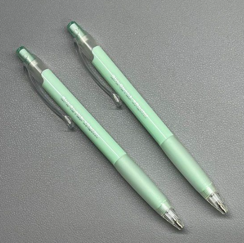 14일 번개장터 등 온라인 중고거래 플랫폼에는 이날 배부된 수능 샤프를 구매한다는 거래 요청 글이 여러 차례 올라왔다. (사진=X 갈무리)