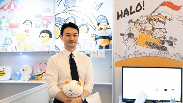 14일 인도네시아 자카르타에서 열린 K-박람회에서 참여한 도리암 Sopp Studio 이사가 서울경제와 인터뷰를 마친 후 사진 촬영을 위해 포즈를 취하고 있다. 사진 제공-콘진원