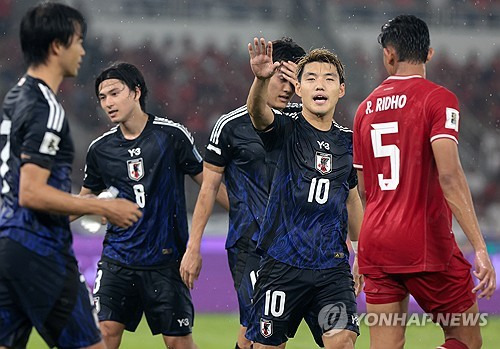 신태용 감독이 이끄는 인도네시아 축구 대표팀이 15일(한국시간) 인도네시아 자카르타에 있는 겔로라 붕 카르노 경기장에서 열린 일본과의 2026 국제축구연맹(FIFA) 북중미 월드컵(캐나다-미국-멕시코 공동 개최) 아시아 지역 3차 예선 C조 5차전에서 0-4 완패를 당했다.  지난 1989년 6월 맞대결 이후 35년 만에 일본을 홈으로 불러들인 인도네시아는 깊이 내려선 수비진이 실수로 무너지면서 완패를 당했다. 연합뉴스