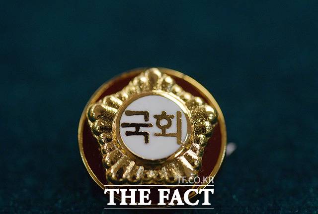 대한민국의 국회의원 3분의 1은 박사학위를 소지해 전 세계 의회 정치인 중 학력이 가장 높은 것으로 나타났다. /더팩트 DB