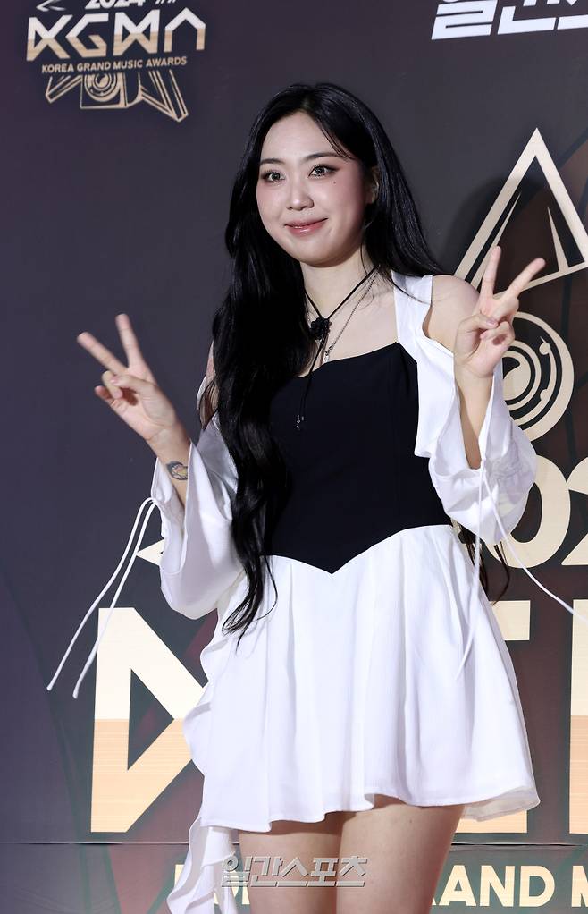 [2024 KGMA] 이영지가 16일 인천 중구 운서동 인스파이어 아레나에서 열린 '2024 코리아그랜드뮤직어워즈(KGMA)' 첫째날 아티스트데이 레드카펫 행사에 참석해 포토월에서 포즈를 취하고 있다. 일간스포츠(이데일리M)가 주최하고 KGMA 조직위원회가 주관하는 '2024 KGMA'는 올해 창간 55주년을 맞은 일간스포츠가 대한민국 대중음악계에 새로운 패러다임을 제시하기 위해 새롭게 개최하는 시상식으로 16, 17일 이틀간 펼쳐진다. 영종도(인천)=KGMA특별취재반 /2024.11.16/