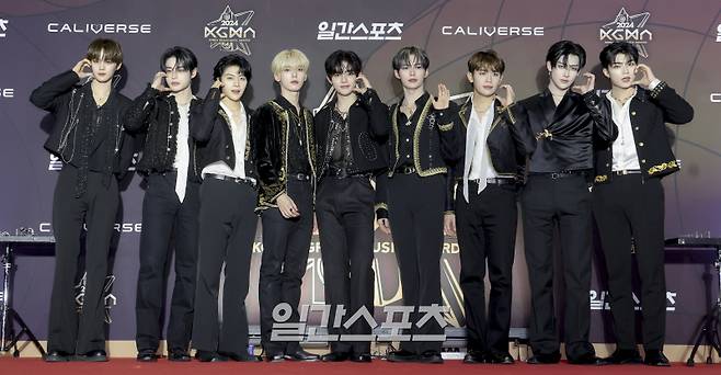[2024 KGMA] 그룹 제로베이스원이 16일 인천 중구 운서동 인스파이어 아레나에서 열린 '2024 코리아그랜드뮤직어워즈(KGMA)' 첫째날 아티스트데이 레드카펫 행사에 참석해 포즈를 취하고 있다. 일간스포츠(이데일리M)가 주최하고 KGMA 조직위원회가 주관하는 '2024 KGMA'는 올해 창간 55주년을 맞은 일간스포츠가 대한민국 대중음악계에 새로운 패러다임을 제시하기 위해 새롭게 개최하는 시상식으로 16, 17일 이틀간 펼쳐진다. 영종도(인천)=KGMA특별취재반 /2024.11.16/