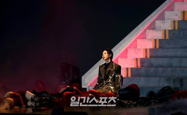 [2024 KGMA] 태민이 16일 인천 중구 운서동 인스파이어 아레나에서 열린 '2024 코리아그랜드뮤직어워즈(KGMA)' 첫째날 아티스트데이에서 ‘Heaven’으로 화려한 무대를 꾸미고 있다. 일간스포츠(이데일리M)가 주최하고 KGMA 조직위원회가 주관하는 '2024 KGMA'는 올해 창간 55주년을 맞은 일간스포츠가 대한민국 대중음악계에 새로운 패러다임을 제시하기 위해 새롭게 개최하는 시상식으로 16, 17일 이틀간 펼쳐진다. 영종도(인천)=KGMA특별취재반 /2024.11.16/