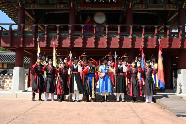 주말 IN 양주관아지 프로그램의 일환으로 마련된 양주목 관아 수위식. 양주시 제공