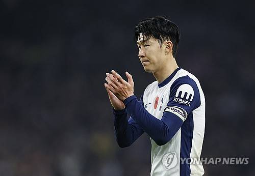 영국 매체 팀토크가 16일(한국시간) 손흥민이 토트넘의 유럽축구연맹(UEFA) 챔피언스리그 진출 실패 시 매각 대상이 되며 PSG가 관심을 보이고 있다고 보도했다.&nbsp;연합뉴스