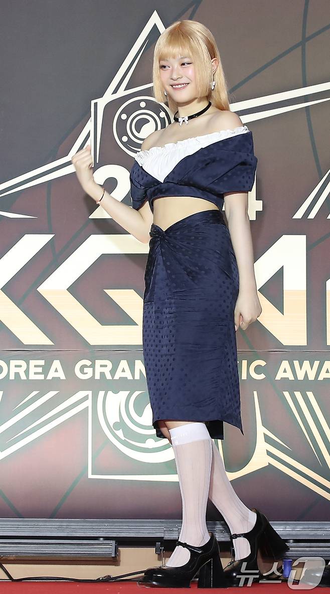 뉴진스 하니가 16일 오후 인천의 한 공연장에서 열린 '제1회 코리아 그랜드 뮤직 어워즈(2024 KGMA)'에 참석해 레드카펫을 밟고 있다. ⓒ News1 권현진 기자