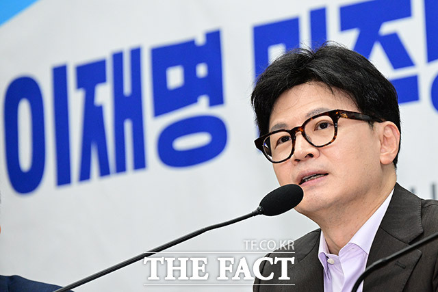 한동훈 국민의힘 대표는 오는 25일 예정된 이재명 더불어민주당 대표의 '위증교사' 사건은 법무부의 '검수원복'이 있었기에 가능했다는 점을 강조했다. 아울러 한 대표는 민주당의 판다 겁박에 대해 "최악의 양형 사유가 계속 쌓여가고 있다"고 주장했다. /남윤호 기자