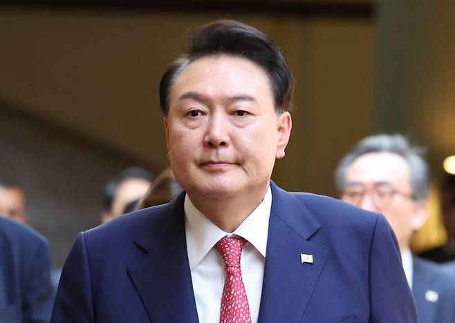 President Yoon Suk Yeol is seen at a hotel in Lima, Peru during his visit to the country to attend the Asia Pacific Economic Cooperation Economic Leaders' Meeting on Saturday. (Yonhap)