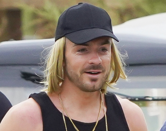 금발 가발을 쓴 모습이 포착된 잭 그릴리쉬. 더 선 캡처