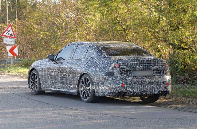 BMW 신형 3시리즈 스파이샷(출차: CARSCOOPS)