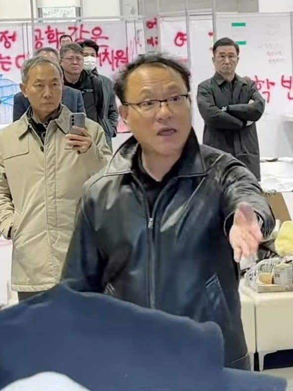 1000024923.jpg 교무처장님 이분 넘었냐?