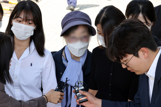 President Yoon Suk Yeol's mother-in-law Choi Eun-soon, center, is released from the Seoul Dongbu Detention Center in May. [NEWS1]