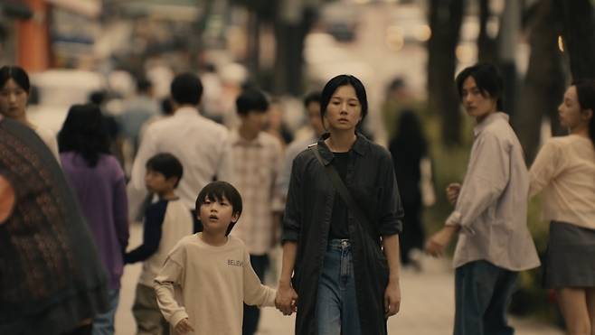 기업광고 '외로웠던 세상, 이제 함께' 편 [아스트로젠 제공. 재판매 및 DB 금지]