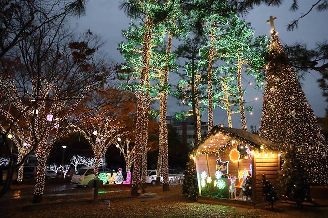 북구청이 내년 1월 31일까지 빛 거리를 운영한다. 북구청 제공