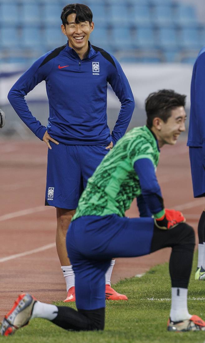 ▲ 요르단 암만에 입성한 축구대표팀, 19일 오후 팔레스타인과 2026 북중미 월드컵 아시아 3차 예선 6차전을 치른다. 손흥민의 출전 시간 배분에 관심이 집중된다. ⓒ연합뉴스