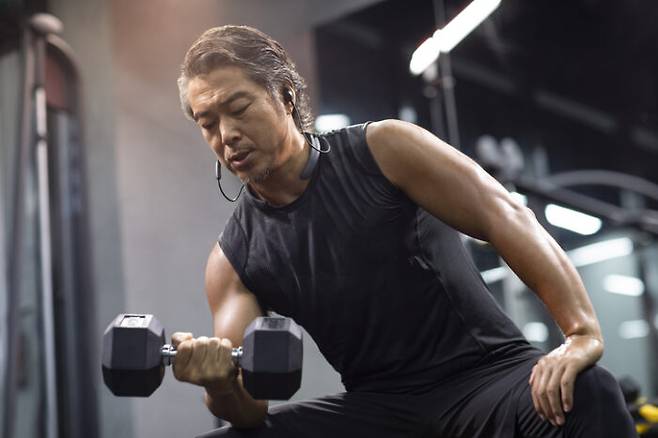 근육강화 운동을 하루라도 빠뜨리면 참을 수 없는 운동 매니아를 주변에서 꽤 많이 볼 수 있다. 하지만 근육이 쉴 틈을 이따금 주는 게 바람직하다. [사진=게티이미지뱅크]