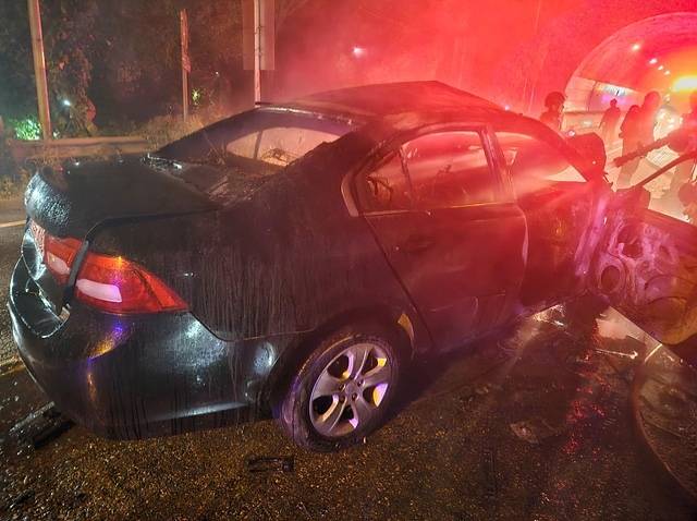 차량에 화재 사고가 난 모습