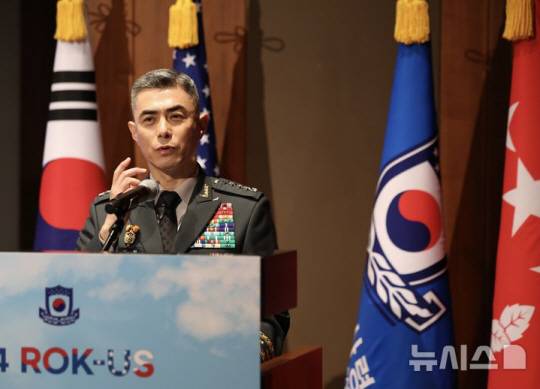 강신철 한미연합군사령부 부사령관이 지난달 31일 오후 서울 중구 신라호텔 영빈관에서 열린 2024 한미 연합정책포럼에서 개회사를 하고 있다. 뉴시스 제공