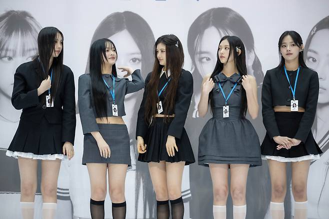 22일 오전 인천국제공항 1터미널에서 그룹 뉴진스의 인천공항본부세관 홍보대사 위촉식 행사가 열리고 있다. 영종도=이상섭 기자