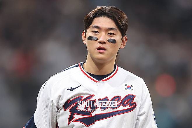 ▲ KIA 김도영은 프리미어12에서 한국 타선을 이끌었다. 타율 0.412에 홈런 3개, 10타점을 올렸다. 일본 언론은 '차기 빅리거'로 김도영을 주목하기 시작했다. ⓒ곽혜미 기자