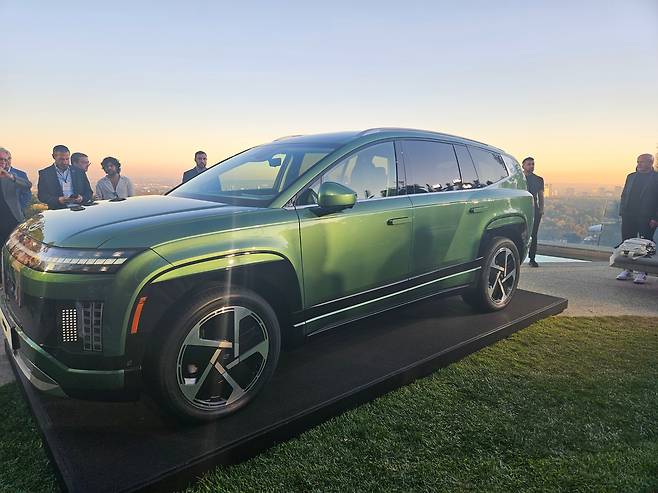 21일(현지시각) 미국 로스앤젤레스(LA)에서 열린 아이오닉9 월드프리미어에서 세계 최초로 공개된 아이오닉9. /김지환 기자