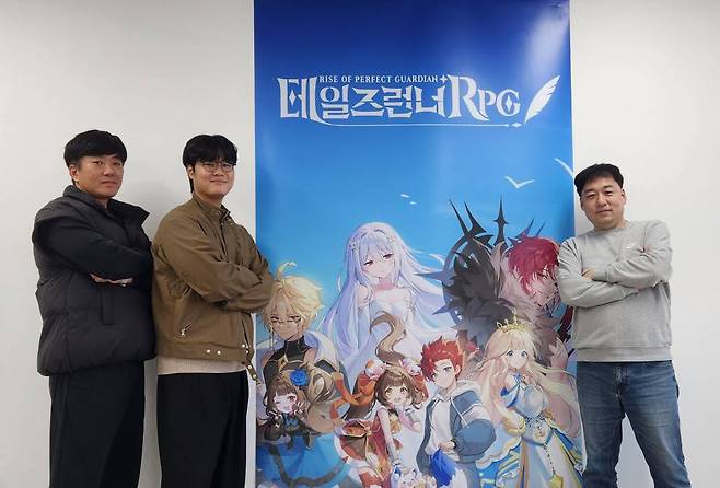 (좌 - 최창학 그래픽 팀장, 중앙 - 김민건 기획 파트장, 우 - 이상훈 PD)