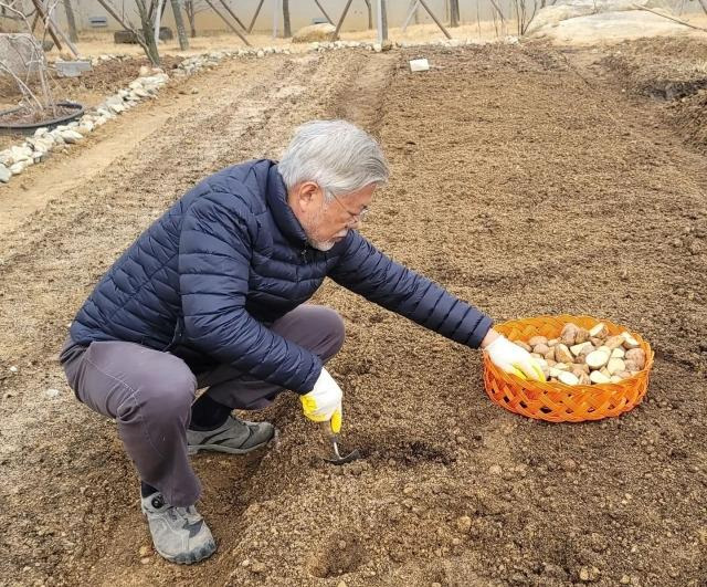 지난해 2월 문재인 전 대통령이 본인 사회관계망서비스(SNS)에 올린 일상 사진. 문 전 대통령 페이스북