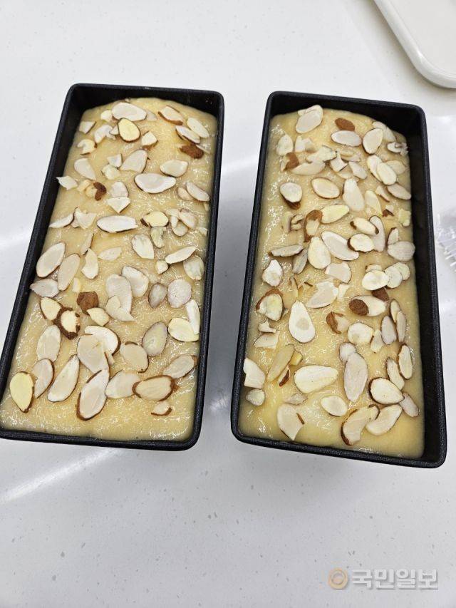 송씨가 밤 식빵 만드는 방법을 연구하며 촬영한 사진. 송씨 제공