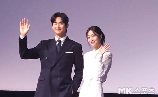 배우 김수현이 조보아와의 로맨스 연기에 대해 언급했다. / 사진 = 금빛나 기자