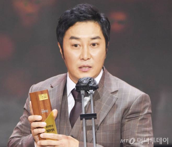 개그맨 김병만 명의 계좌에서 수억원을 몰래 인출한 혐의(사기, 절도 등)로 입건됐다가 무혐의 처분을 받은 전처 A씨가 입을 열었다. 그는 김병만의 재산 관리를 위해 돈을 인출했을 뿐, 이혼에 대비한 행동은 절대 아니었다고 해명했다. / 사진=머니투데이 DB