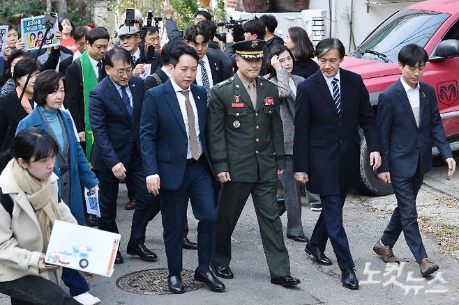 해병대 채모 상병 순직사건 수사 관련 항명 및 상관명예훼손 혐의로 기소된 박정훈 전 해병대 수사단장이 21일 오후 서울 용산구 중앙지역군사법원에서 열린 결심 공판에 출석하고 있다. 류영주 기자