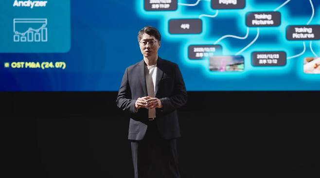 고현목 삼성리서치 상무가 SDC24코리아에서 기조연설을 하는 모습.