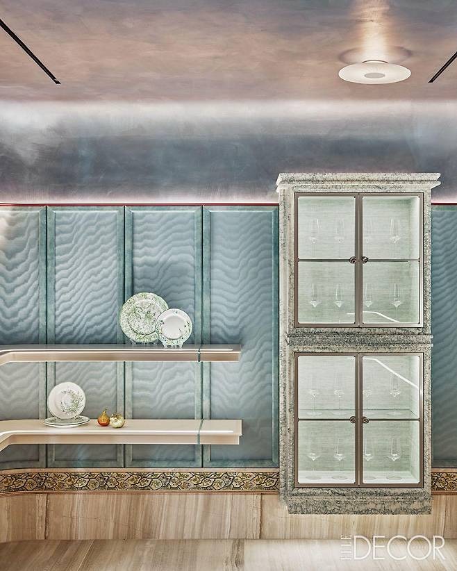 브랜드 키 컬러인 민트색을 다채로운 패턴과 질감으로 풀어낸 쿠킹 스튜디오 ‘살롱 드 쿡’의 쇼룸.