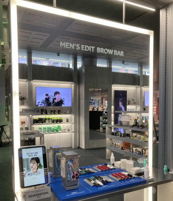 Olive Young N's "Brow Bar" in the Men's Edit zone [KIM JU-YEON]