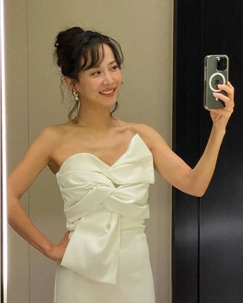 조여정이 독보적 패션을 완벽히 소화했다. 사진=조여정 SNS