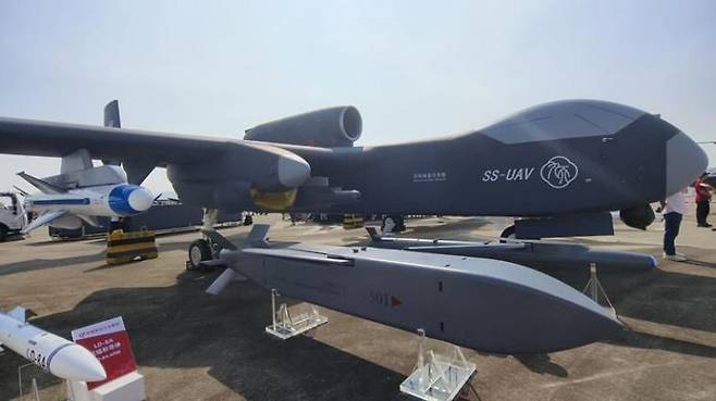 이달 12~17일간 중국 광둥성 주하이에서 열린 에어쇼에서 공개된 무인기(드론)인 SS-UAV 제트탱크(Jettank)의 모습. 내부에 6톤(t) 규모의 미사일과 드론을 탑재할 수 있다. 중국CCTV