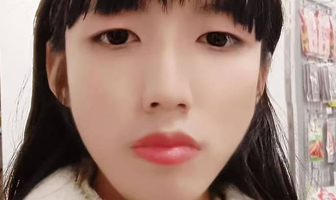 링어라는 예명으로 활동하고 있는 트랜스젠더 여성. /가디언