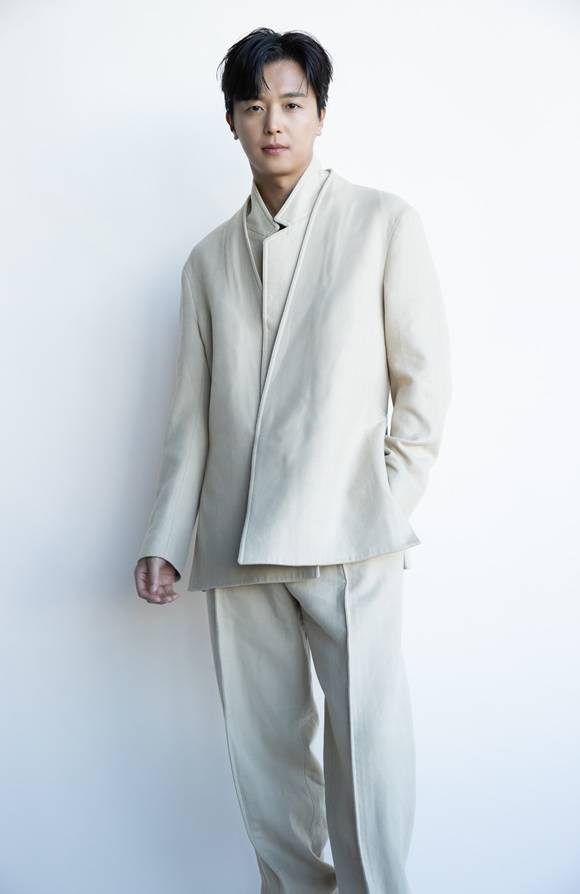 배우 연우진은 최근 <더팩트>와 만나 JTBC 토일드라마 '정숙한 세일즈' 종영 인터뷰를 진행했다. /점프엔터테인먼트