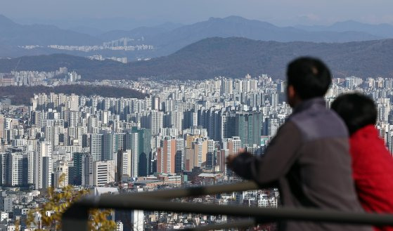 남산에서 바라본 서울의 아파트 단지. 2024.11.17/뉴스1