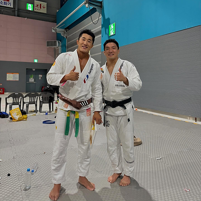 UFC 13승 파이터 김동현(왼쪽), 제19회 중국 항저우 하계아시안게임 주짓수 –77㎏ 금메달리스트 구본철. 사진=Hanpass Invitational