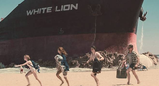 '화이트 라이언'은 포르투칼이 흑인 노예들을 '운송'했던 노예선 이름이다.[사진｜더스쿠프 포토]